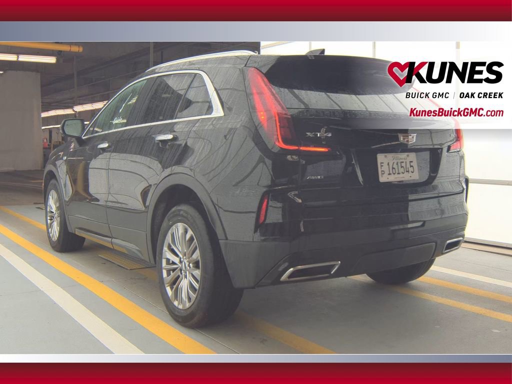 Used 2025 Cadillac XT4 Premium Luxury image 9
