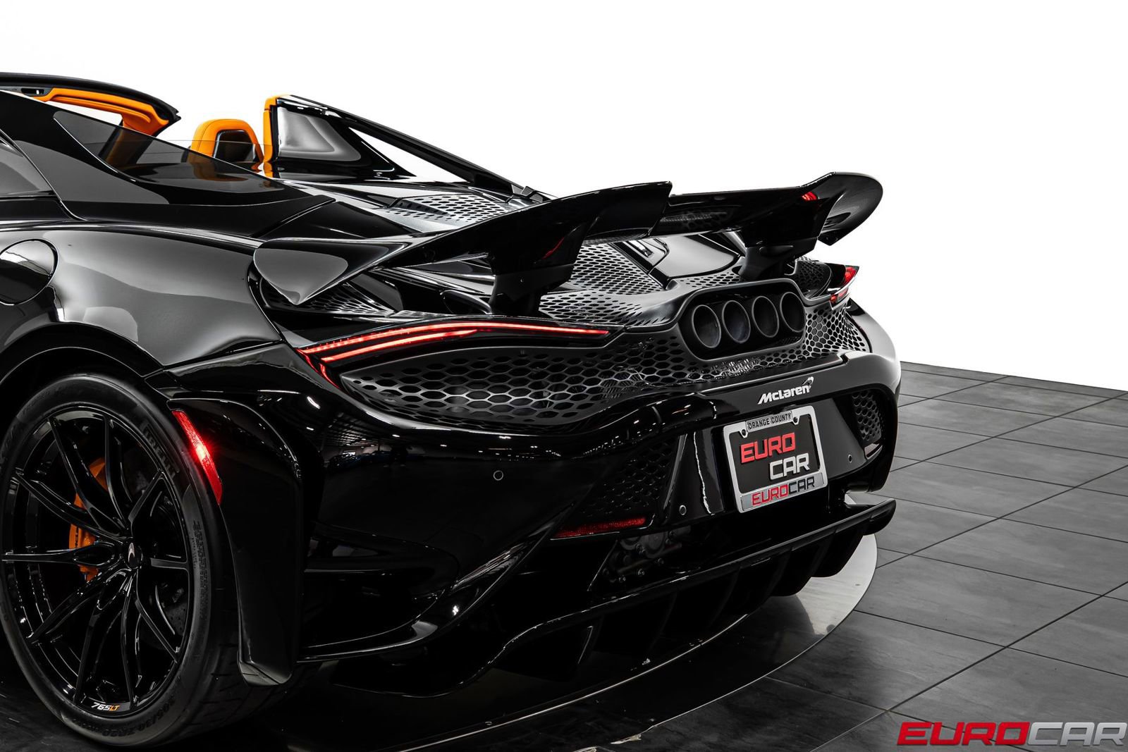 Used 2022 McLaren 765LT RWD image 21