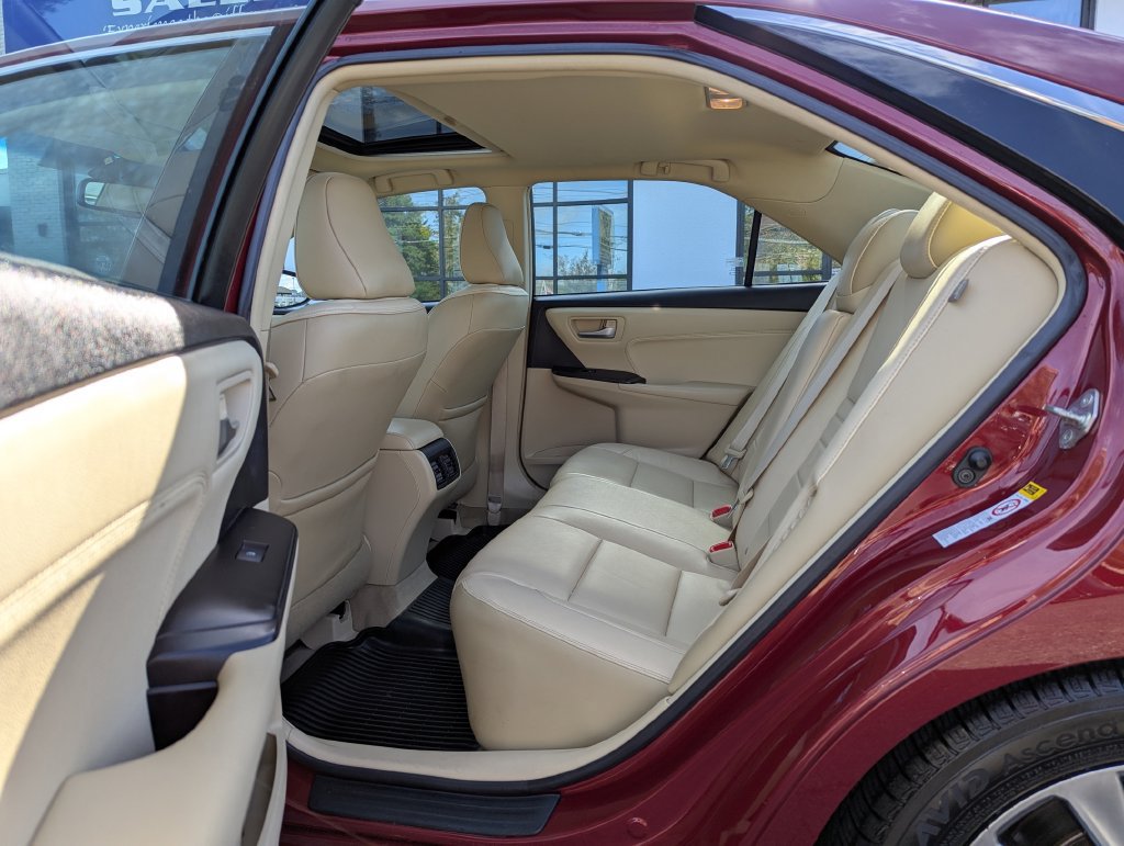 Used 2017 Toyota Camry XLE w/ Moonroof Package FWD image 40