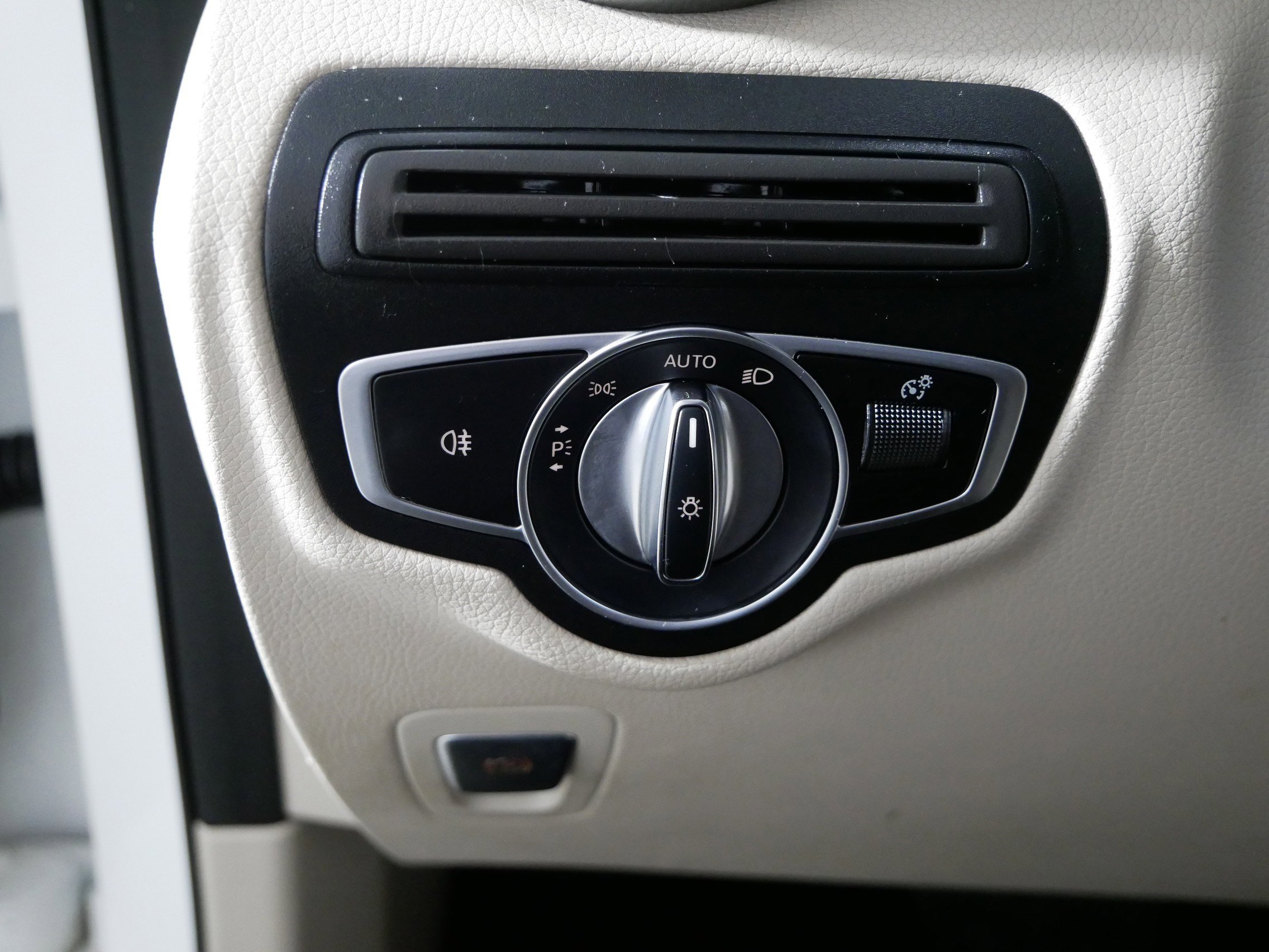 Used 2019 Mercedes-Benz GLC 300 4MATIC image 26