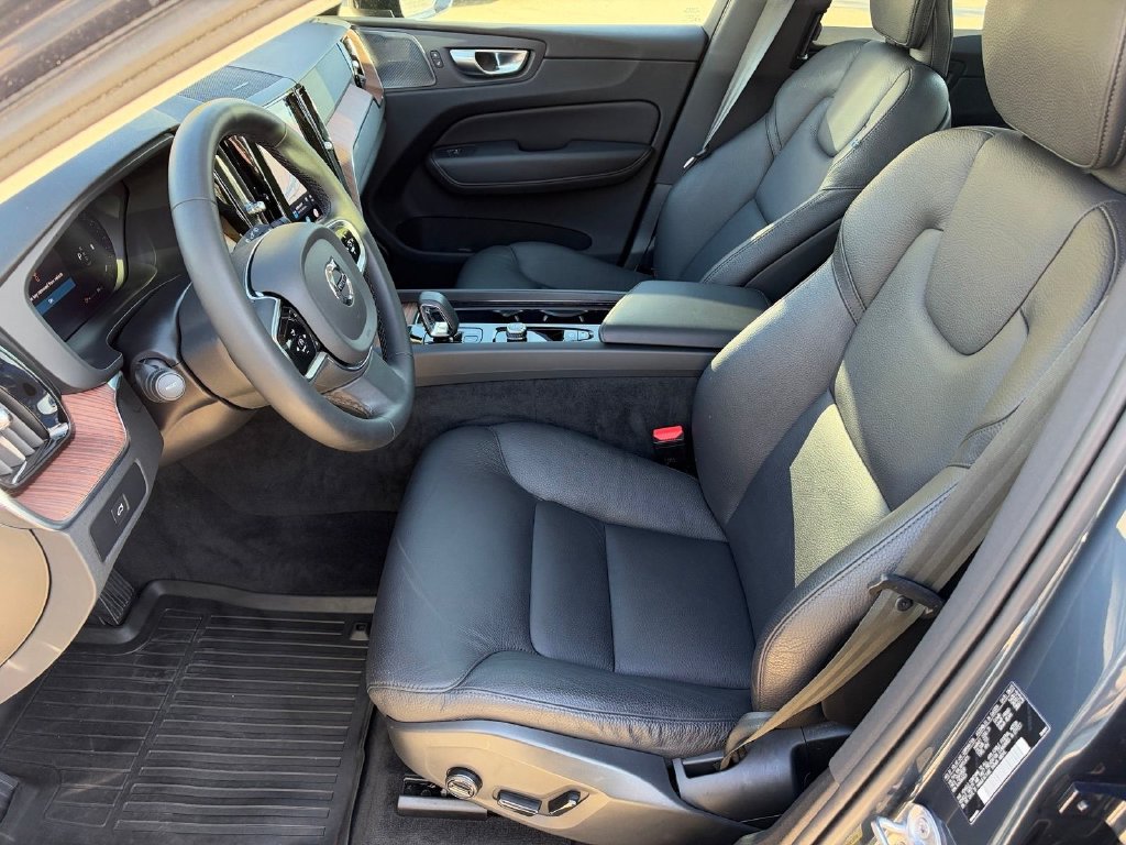 Certified 2024 Volvo XC60 B5 Plus w/ Protection Package Premier AWD/4WD image 8
