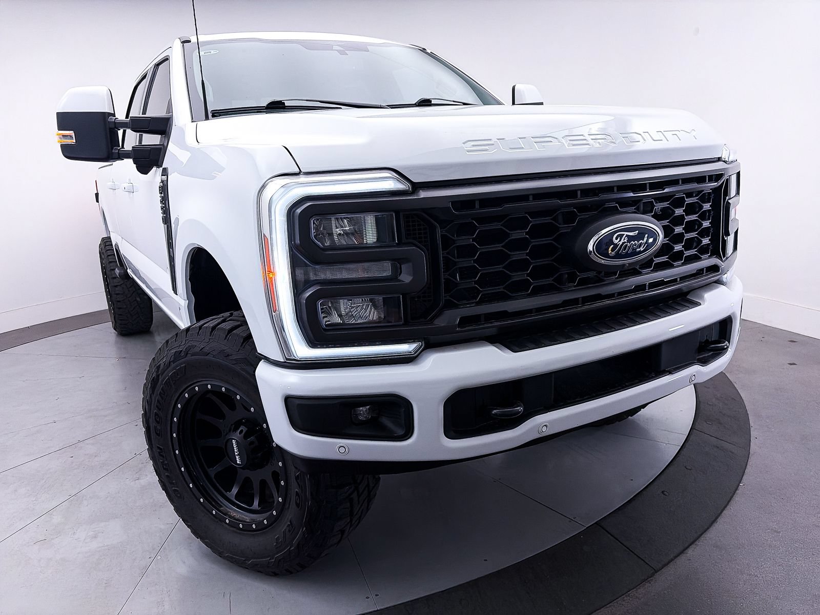 Used 2023 Ford F250 Lariat w/ Lariat Ultimate Package AWD/4WD image 12