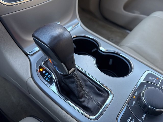 Used 2018 Jeep Grand Cherokee Overland w/ Jeep Active Safety Group image 15