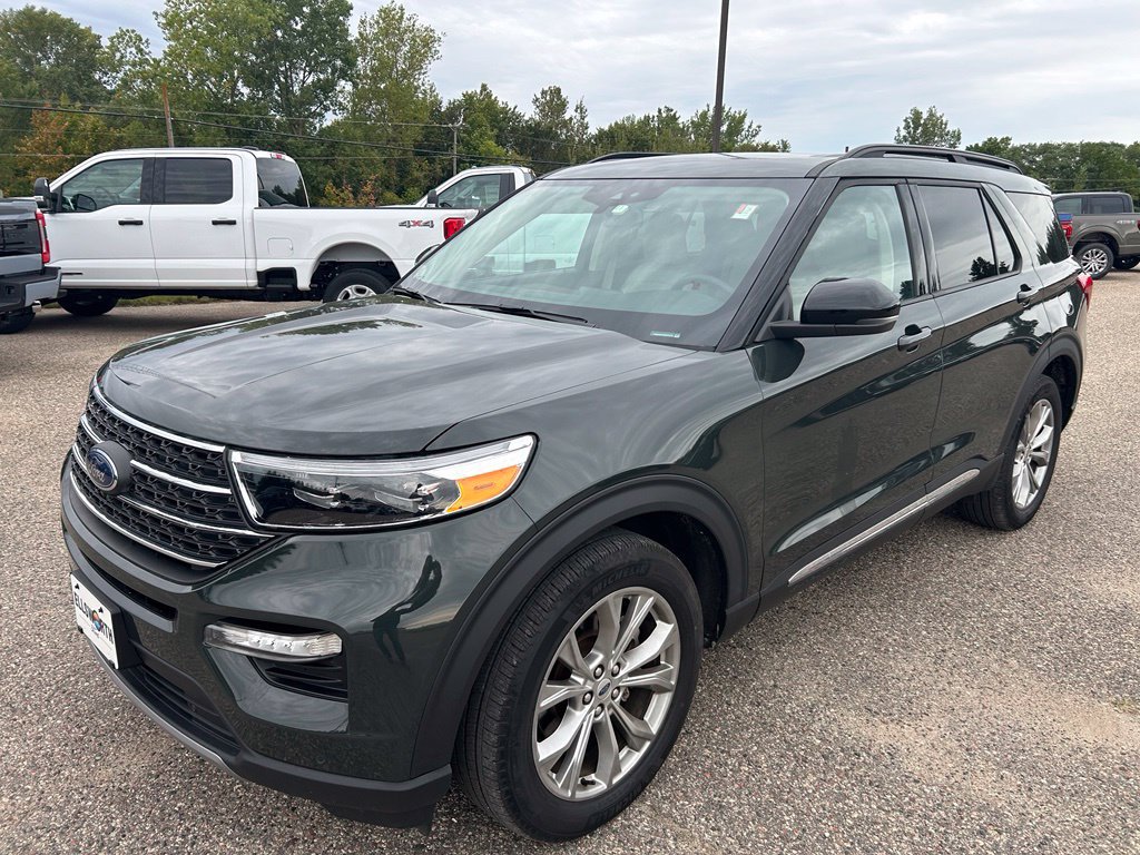 Used 2024 Ford Explorer XLT w/ Equipment Group 202A AWD/4WD image 3