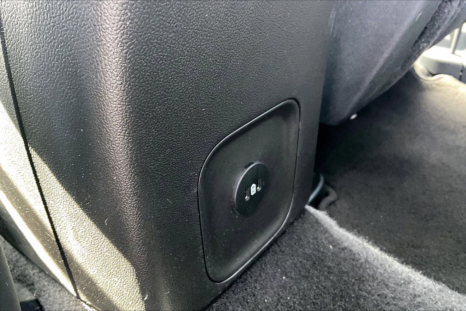 Used 2025 Ford Escape SE image 32