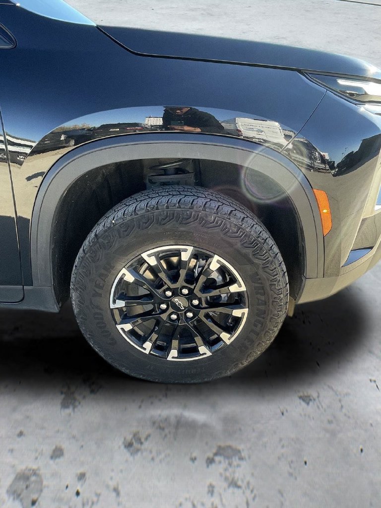 Used 2025 Chevrolet Traverse Z71 w/ Driver Confidence Package AWD/4WD image 2