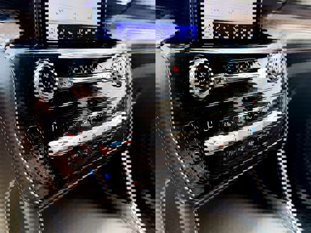 Used 2021 Ford Explorer Platinum w/ Equipment Group 601A AWD/4WD image 34