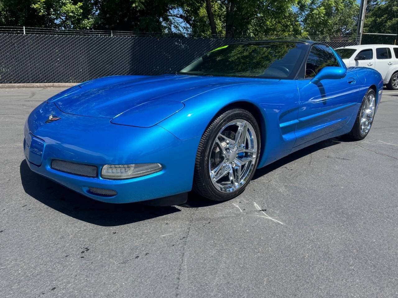Used 2000 Chevrolet Corvette Coupe w/ Performance Handling Pkg RWD image 1