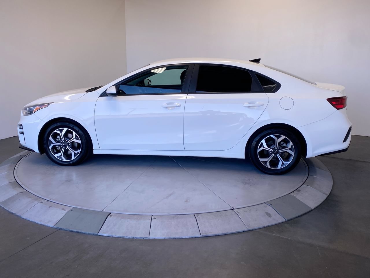 Used 2020 Kia Forte LXS FWD image 2