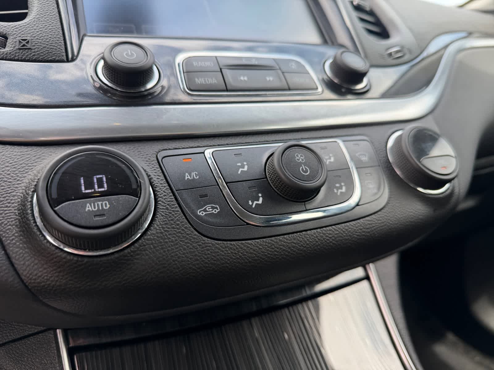 Used 2019 Chevrolet Impala LT w/ LT Convenience Package FWD image 28