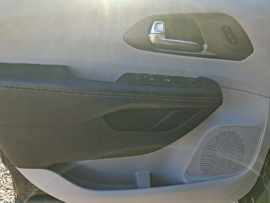 Used 2024 Chrysler Pacifica Touring-L FWD image 14