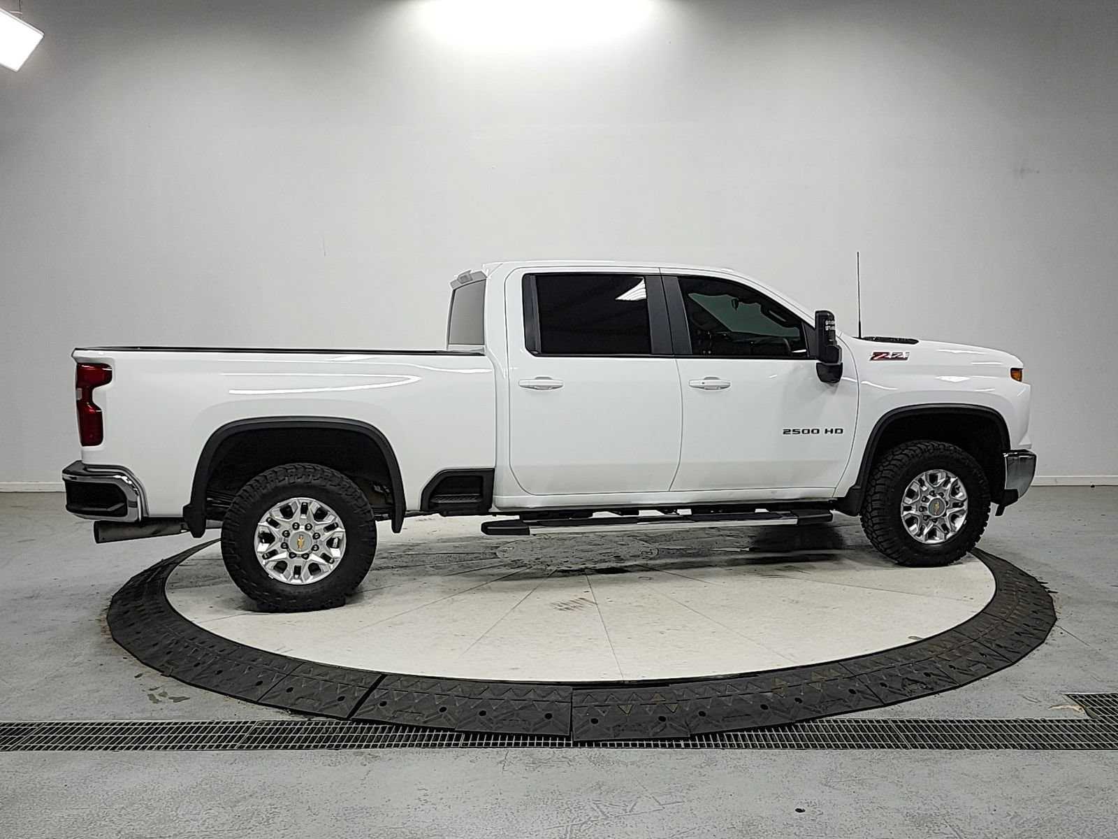 Used 2024 Chevrolet Silverado 2500 LT AWD/4WD image 8