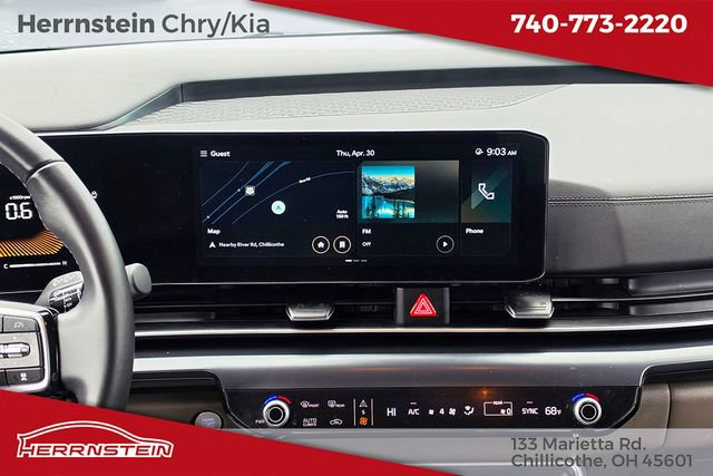 Used 2025 Kia Carnival FWD image 9