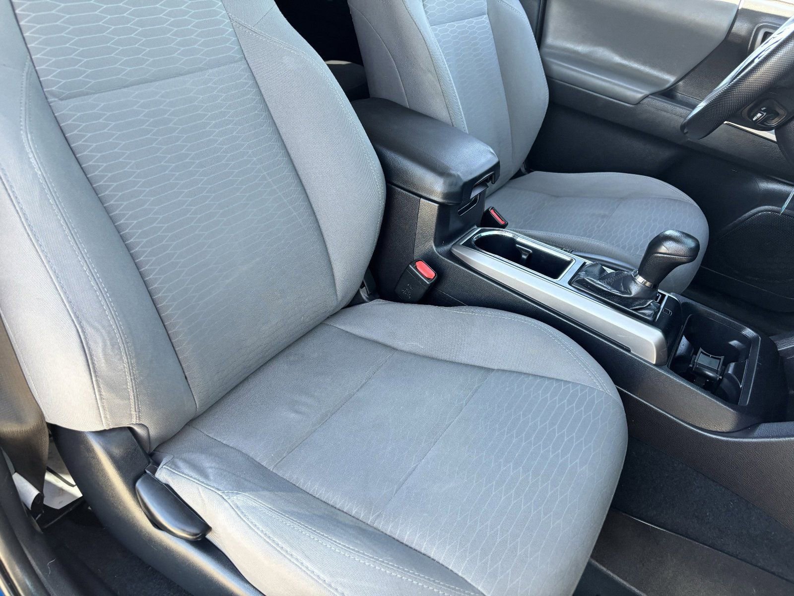 Used 2016 Toyota Tacoma SR5 w/ Towing Package RWD image 11