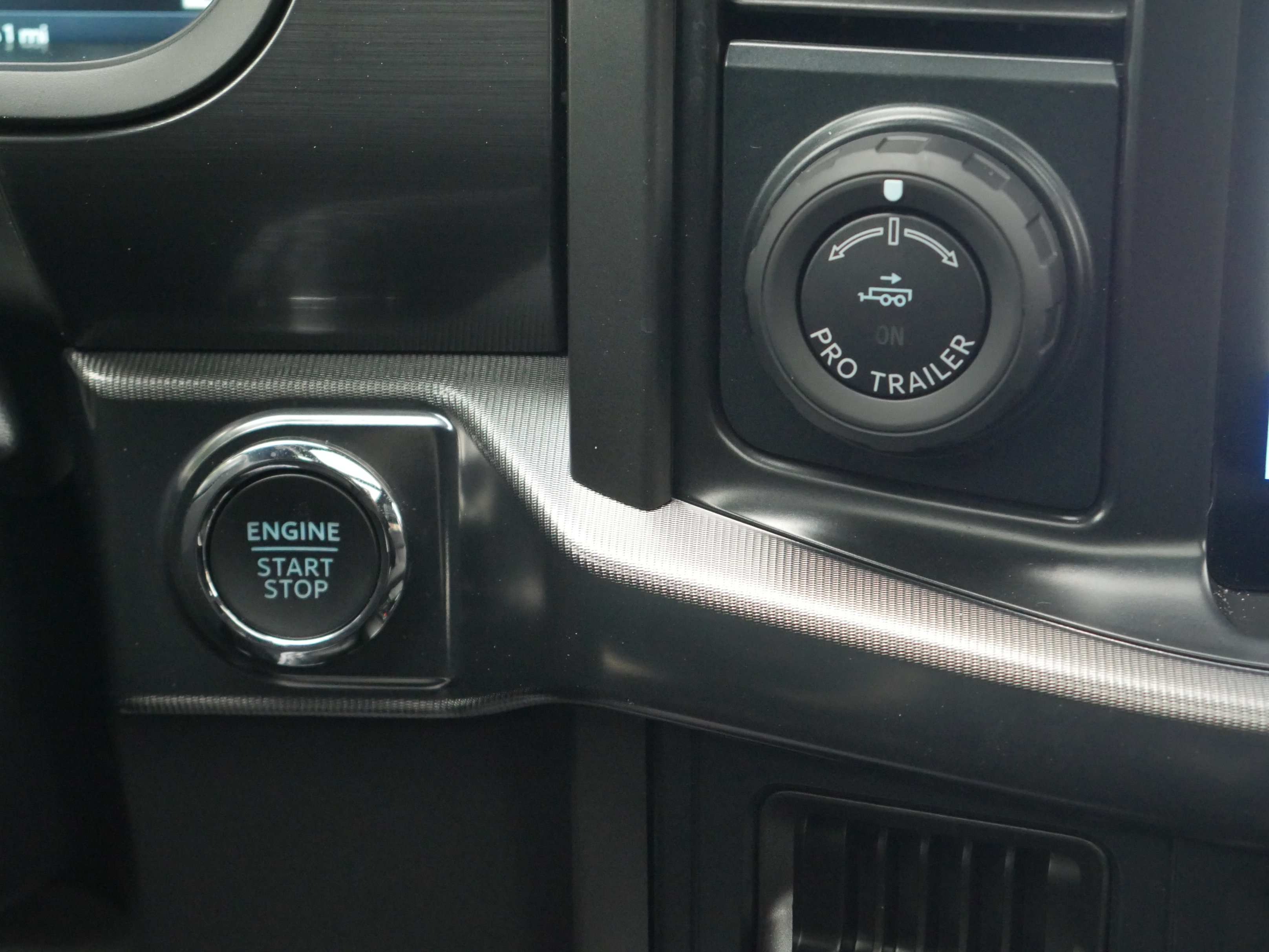 Certified 2025 Ford F150 Lariat AWD/4WD image 9