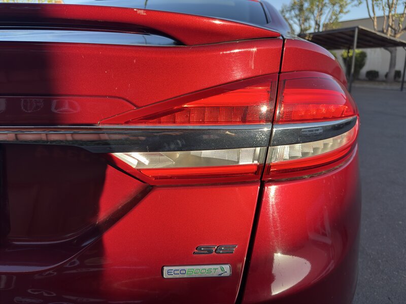 Used 2018 Ford Fusion SE w/ Equipment Group 201A FWD image 16