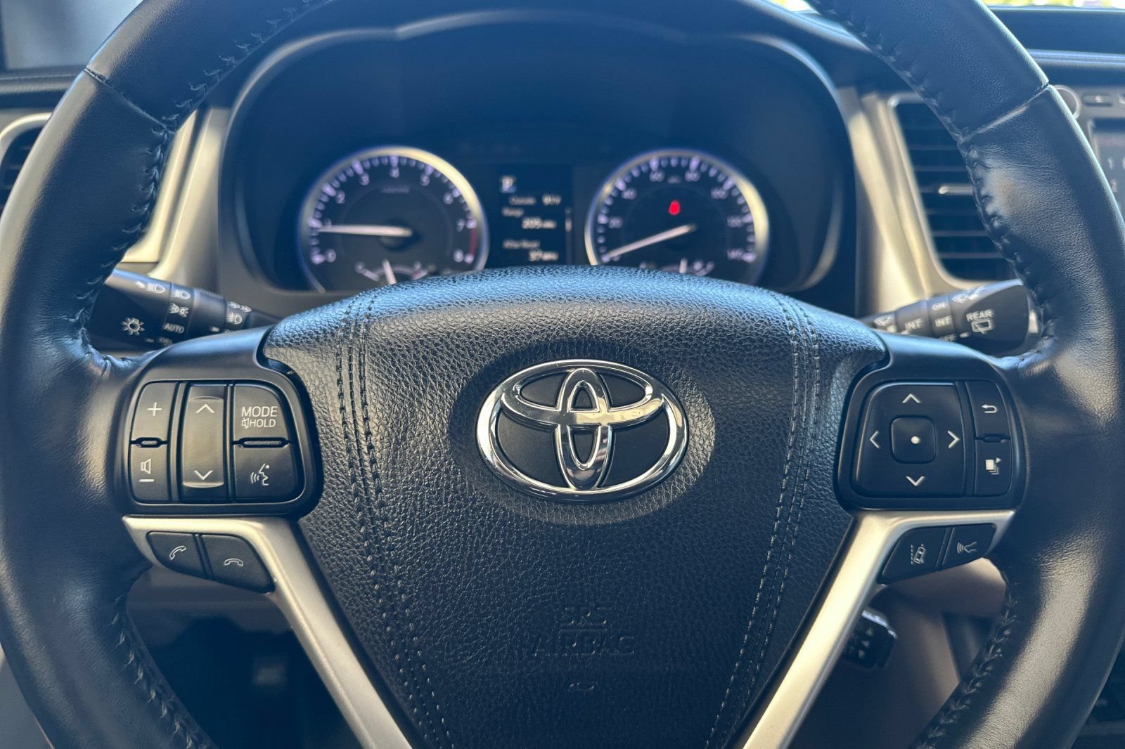 Used 2018 Toyota Highlander XLE AWD/4WD image 23