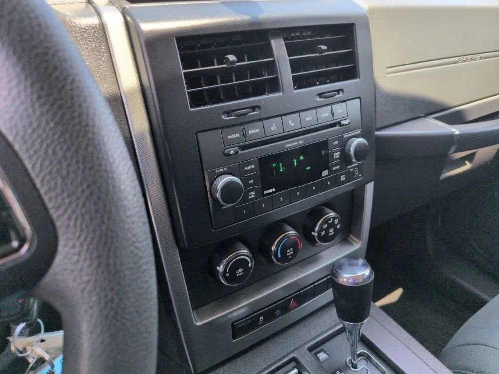 Used 2011 Jeep Liberty Sport image 38