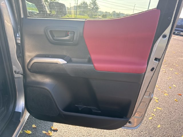 Used 2020 Toyota Tacoma SR5 AWD/4WD image 14