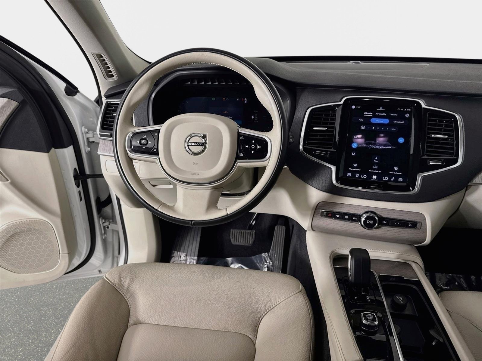 Used 2025 Volvo XC90 T8 Plus w/ Protection Package Premier AWD/4WD image 24