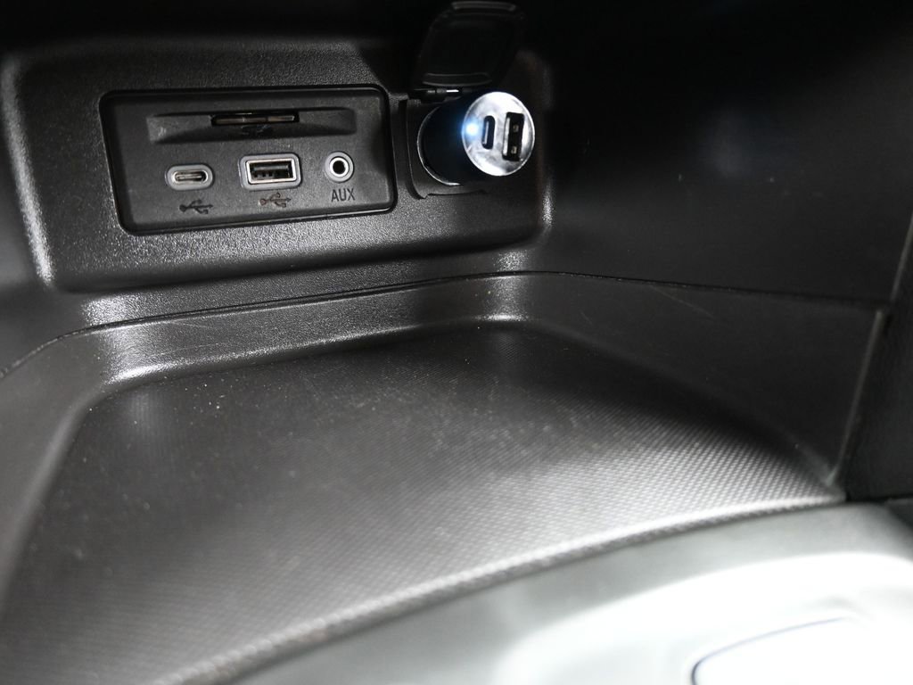 Used 2022 Chevrolet Equinox RS w/ Infotainment Package image 30