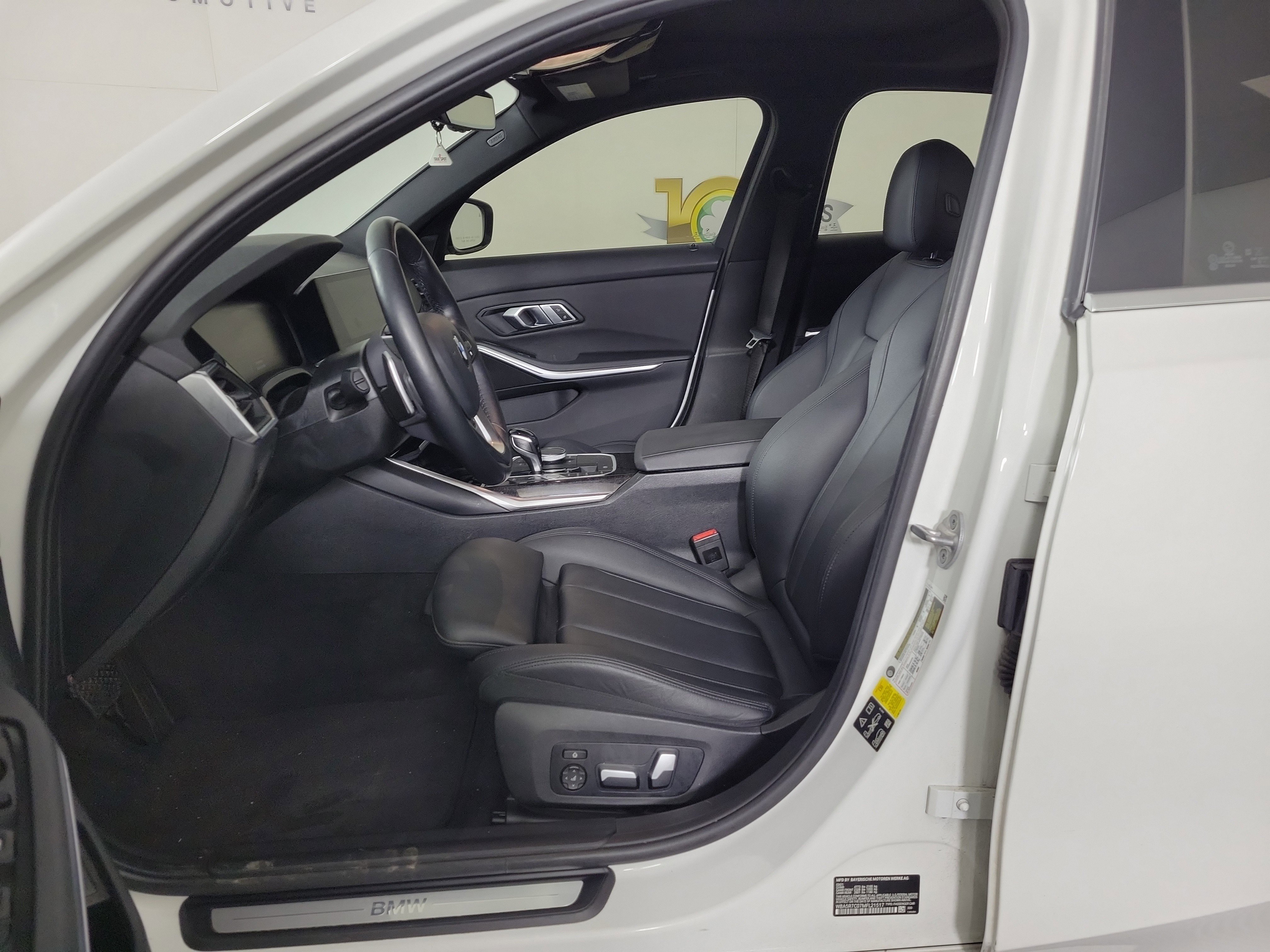 Used 2021 BMW 330i xDrive Sedan w/ Convenience Package image 5