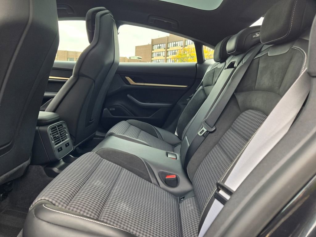 Certified 2025 Porsche Taycan 4S image 31