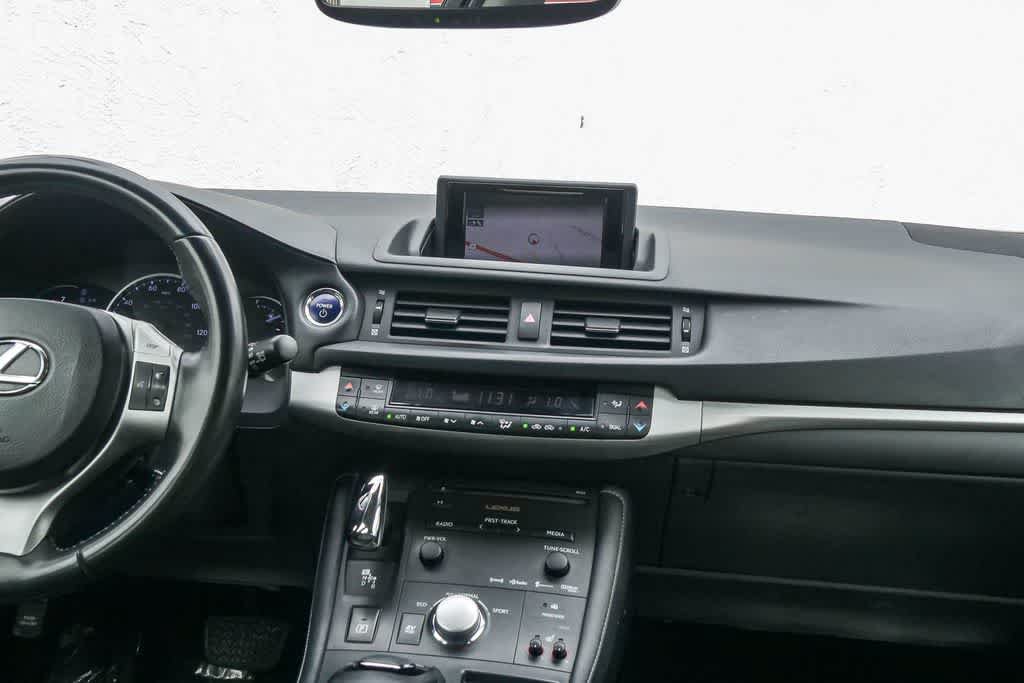 Used 2013 Lexus CT 200h w/ Premium Pkg w/Navigation FWD image 12