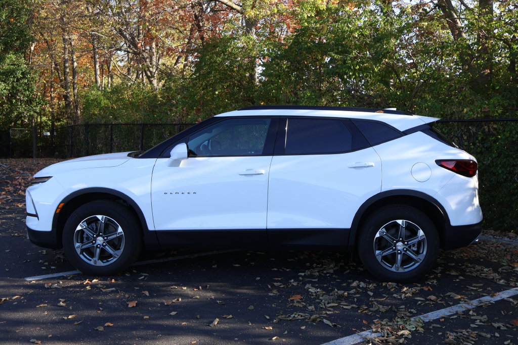Used 2024 Chevrolet Blazer LT w/ Convenience Package AWD/4WD image 4
