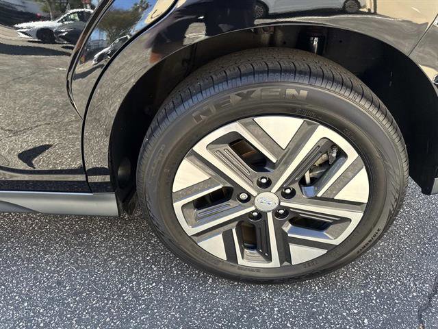 Used 2023 Hyundai Kona SE w/ Cargo Package FWD image 8