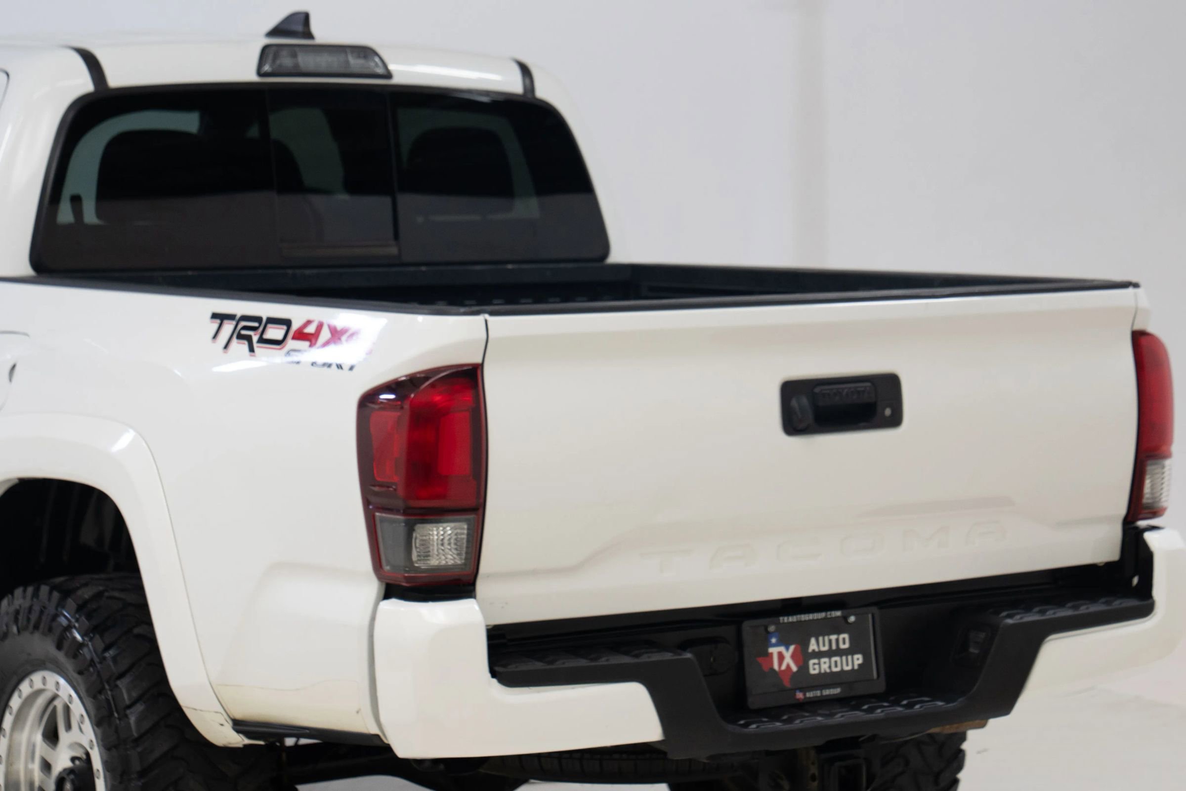 Used 2019 Toyota Tacoma TRD Sport image 12