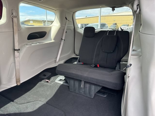 Used 2023 Chrysler Voyager LX FWD image 13