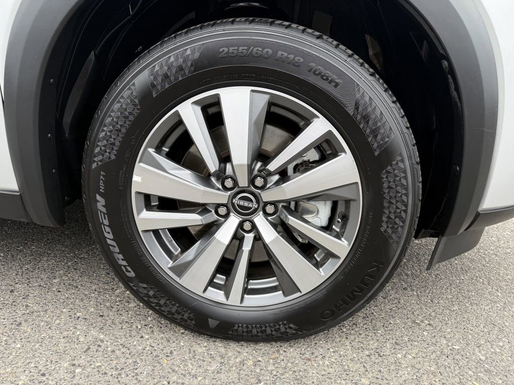 Used 2025 Nissan Pathfinder SL image 9