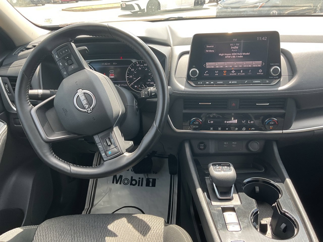 Used 2025 Nissan Rogue SV FWD image 15