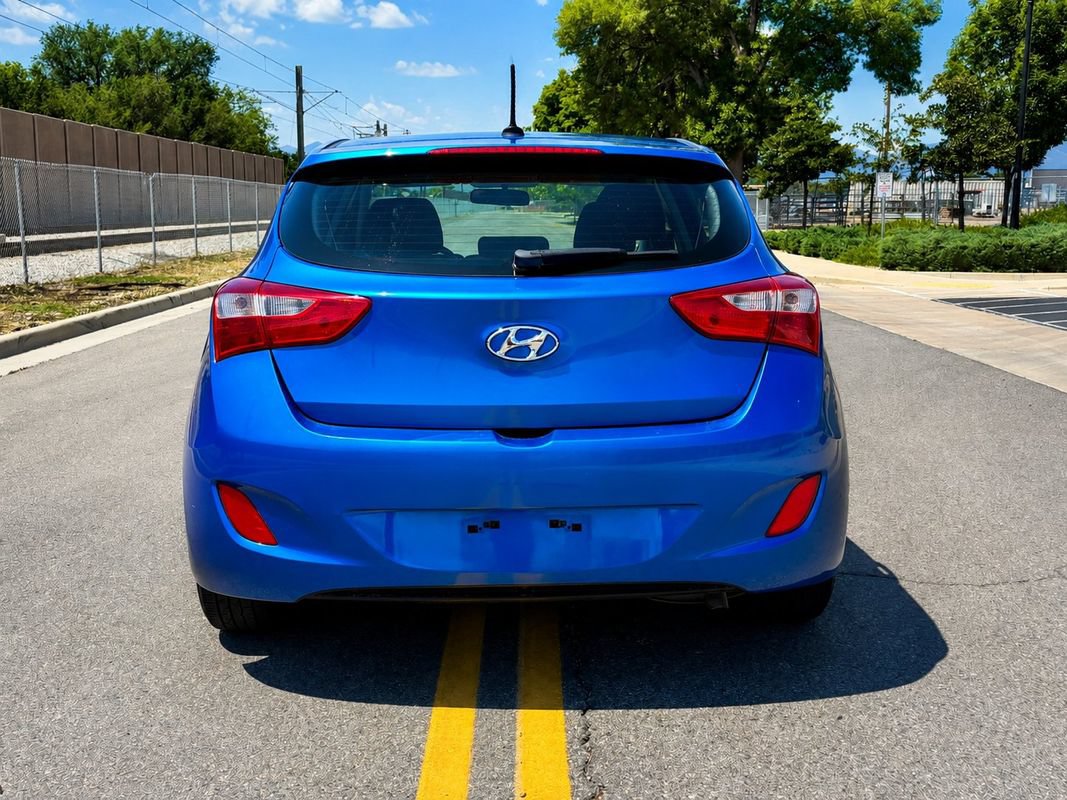 Used 2017 Hyundai Elantra GT FWD image 4