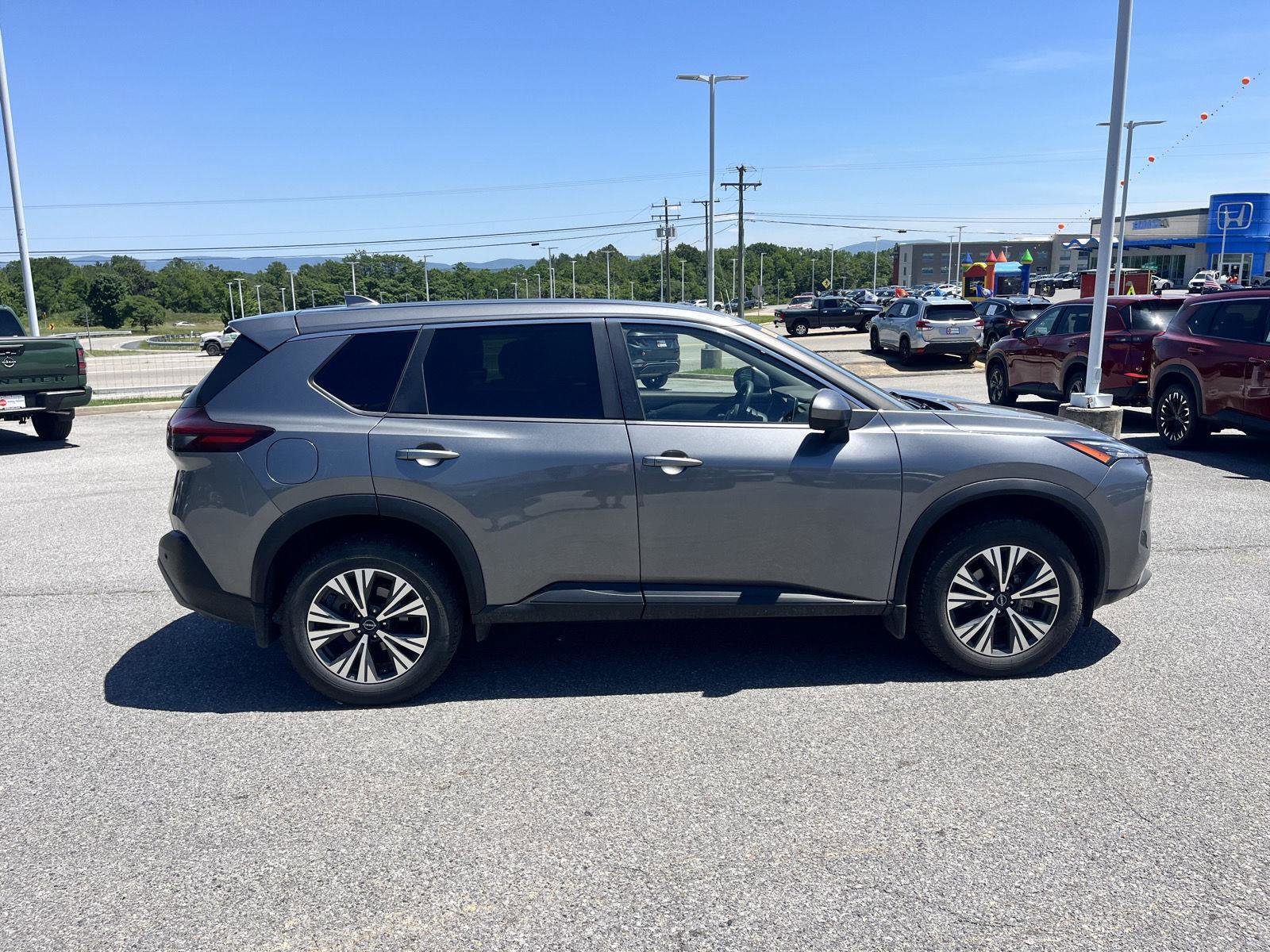 Used 2023 Nissan Rogue SV AWD/4WD image 8