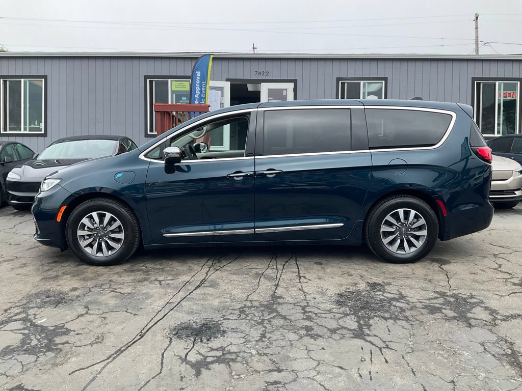 Used 2023 Chrysler Pacifica Limited FWD image 5