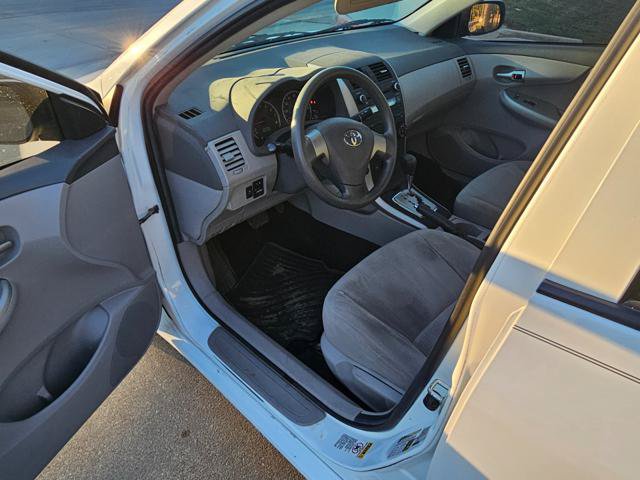 Used 2010 Toyota Corolla LE FWD image 11