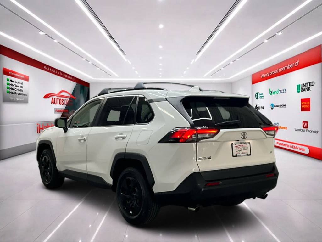 Used 2019 Toyota RAV4 LE FWD image 5