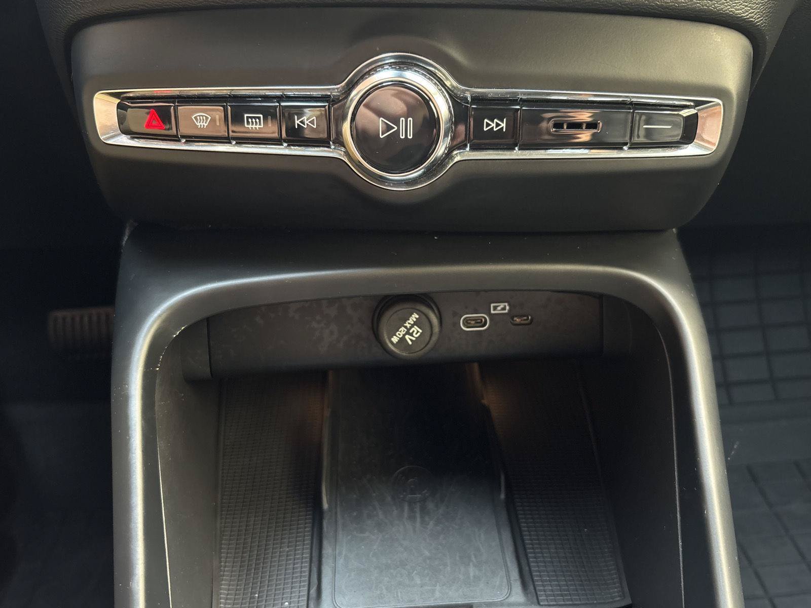 Used 2023 Volvo XC40 B5 Plus w/ Climate Package AWD/4WD image 19