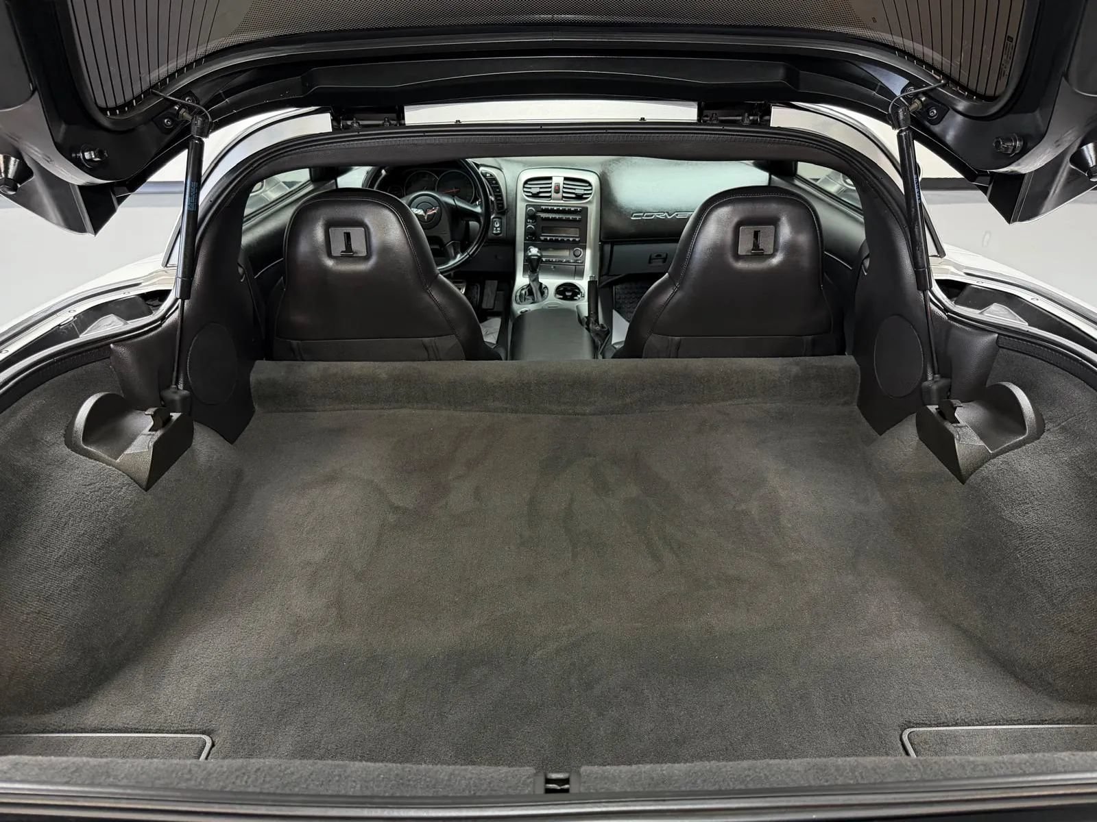 Used 2005 Chevrolet Corvette Coupe w/ Preferred Equipment Group RWD image 14