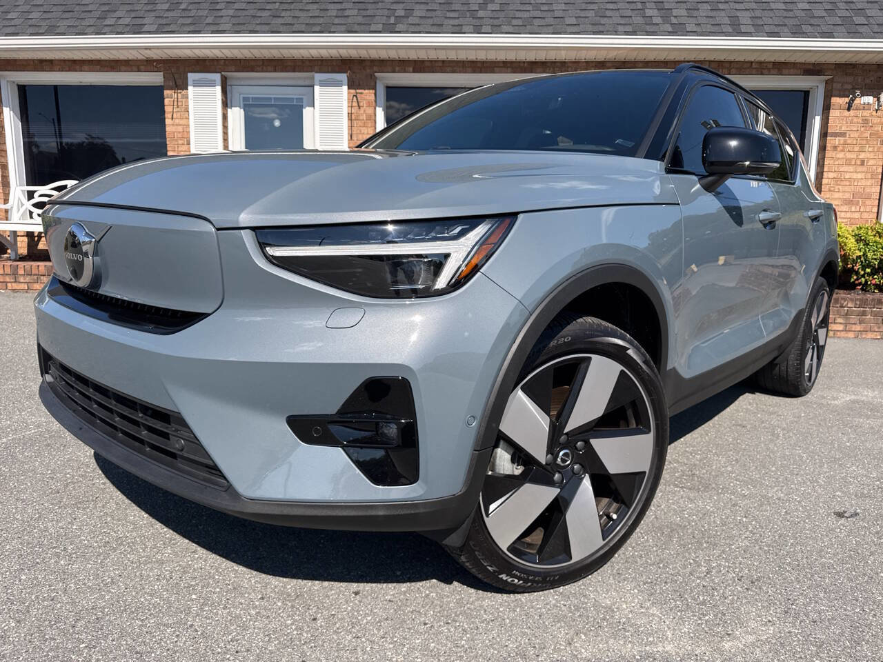Used 2023 Volvo XC40 Recharge Ultimate w/ Protection Package Premier AWD/4WD image 43