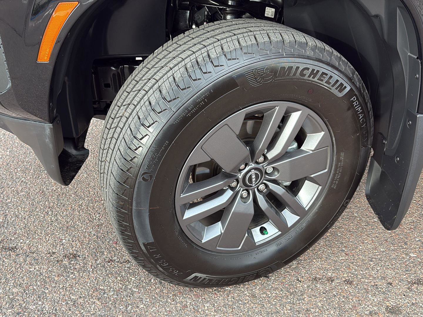 Used 2025 Nissan Frontier SV image 8