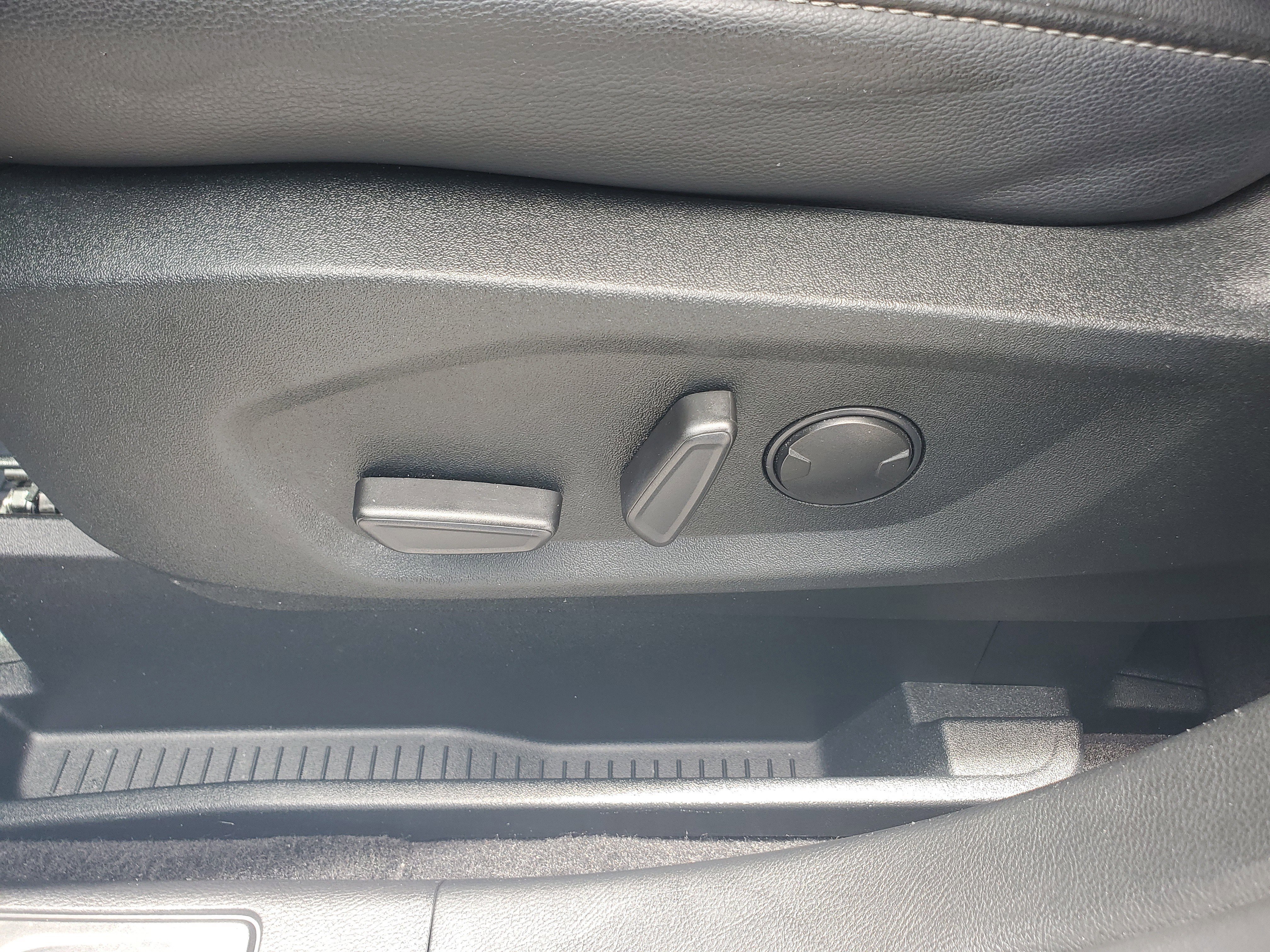 Used 2022 Ford Edge SEL image 11