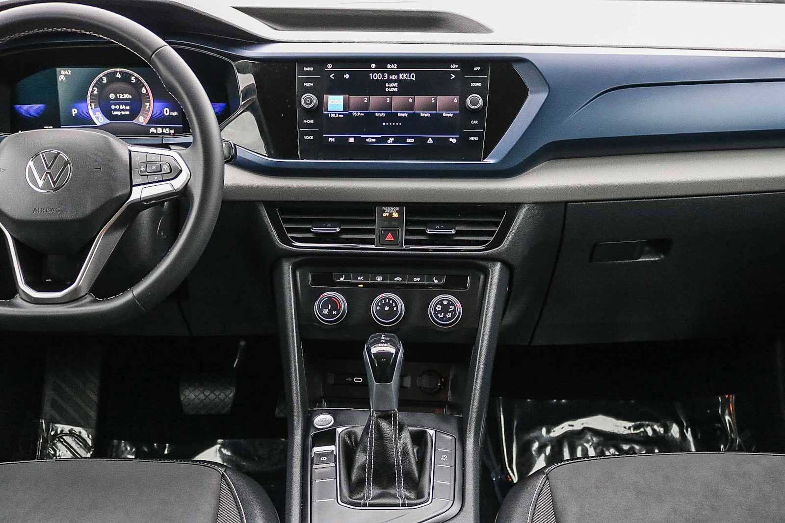 Used 2022 Volkswagen Taos SE image 13