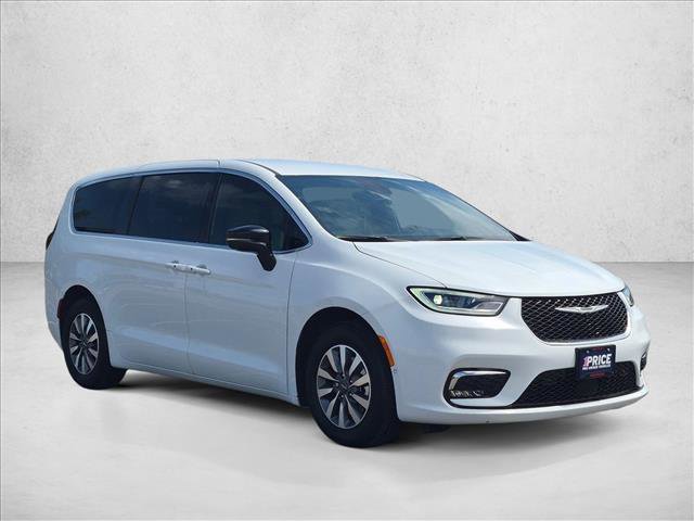 Used 2025 Chrysler Pacifica Select FWD video 3