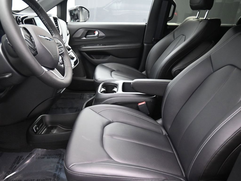 New 2026 Chrysler Pacifica Select image 11