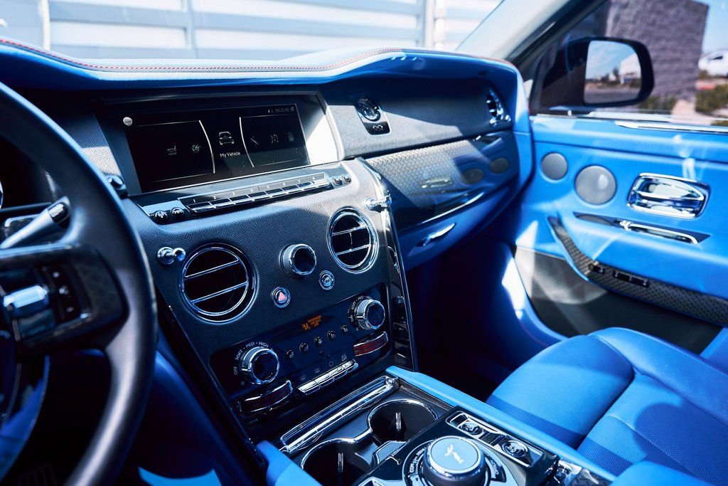 Used 2021 Rolls-Royce Cullinan Black Badge image 71