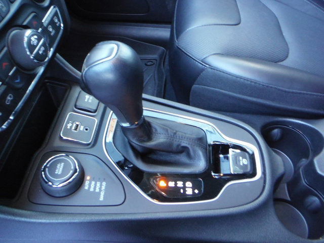 Certified 2022 Jeep Cherokee Limited AWD/4WD image 25