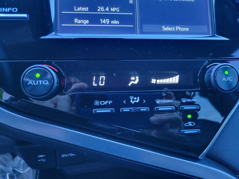 Used 2018 Toyota Camry SE FWD image 40